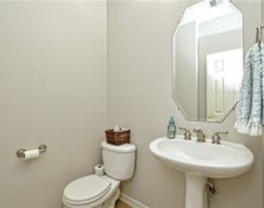 2737 Plantation Dr - Photo Thumbnail 23