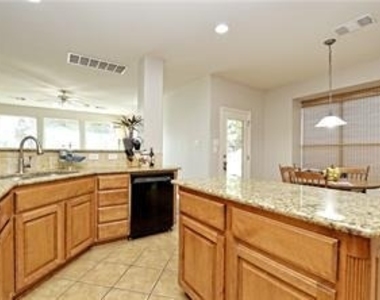 2737 Plantation Dr - Photo Thumbnail 9