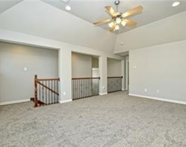 2737 Plantation Dr - Photo Thumbnail 12