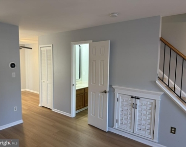 1458 Flatwood Court - Photo Thumbnail 7