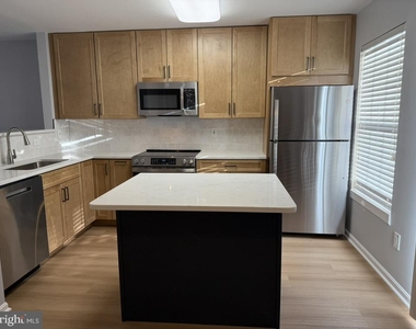 1458 Flatwood Court - Photo Thumbnail 2