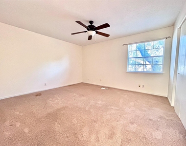 7407 Shadow Hill Dr - Photo Thumbnail 13