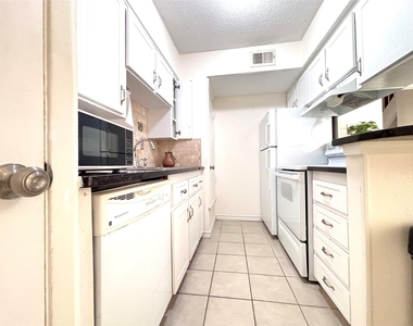 7407 Shadow Hill Dr - Photo Thumbnail 4