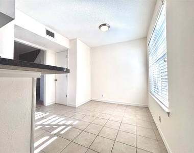7407 Shadow Hill Dr - Photo Thumbnail 5