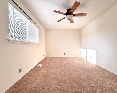 7407 Shadow Hill Dr - Photo Thumbnail 11