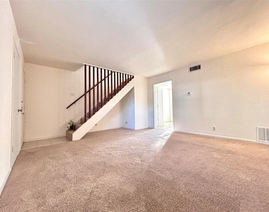 7407 Shadow Hill Dr - Photo Thumbnail 9