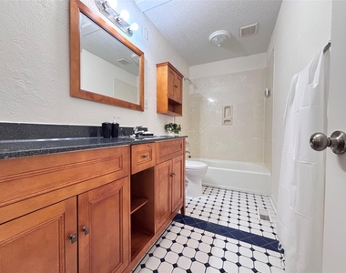 7407 Shadow Hill Dr - Photo Thumbnail 15