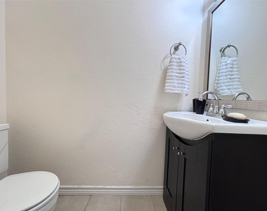 7407 Shadow Hill Dr - Photo Thumbnail 10