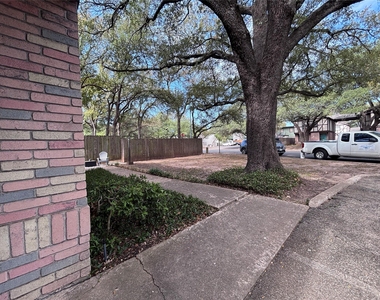 7407 Shadow Hill Dr - Photo Thumbnail 2