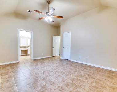 2204 Grove Dr - Photo Thumbnail 10