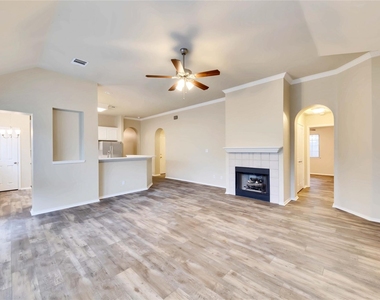 2204 Grove Dr - Photo Thumbnail 7