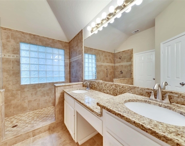 2204 Grove Dr - Photo Thumbnail 12