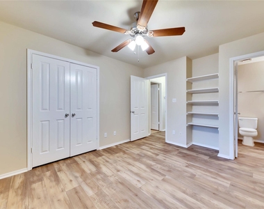 2204 Grove Dr - Photo Thumbnail 14