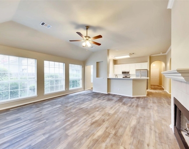 2204 Grove Dr - Photo Thumbnail 6
