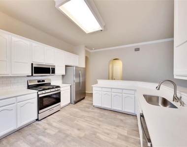 2204 Grove Dr - Photo Thumbnail 8
