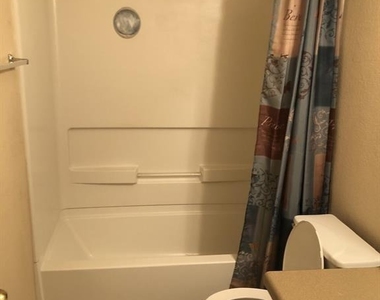 211 Woodley Rd - Photo Thumbnail 9