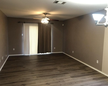 211 Woodley Rd - Photo Thumbnail 13