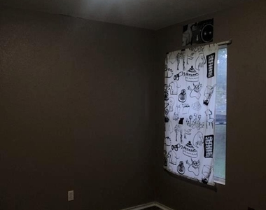 211 Woodley Rd - Photo Thumbnail 4