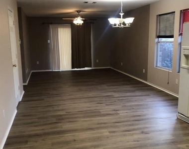 211 Woodley Rd - Photo Thumbnail 8