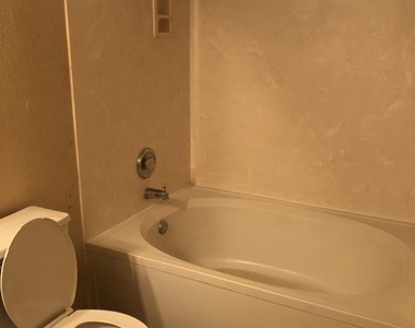 211 Woodley Rd - Photo Thumbnail 11