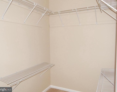 862 N Waterford Lane - Photo Thumbnail 18