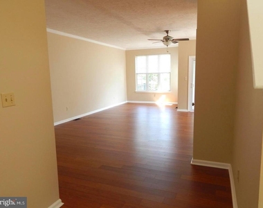862 N Waterford Lane - Photo Thumbnail 2