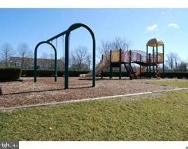 862 N Waterford Lane - Photo Thumbnail 30