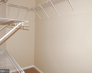 862 N Waterford Lane - Photo Thumbnail 14