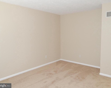 862 N Waterford Lane - Photo Thumbnail 16