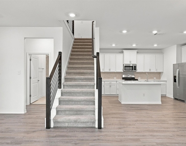 102 Gracie Way - Photo Thumbnail 13