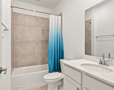 102 Gracie Way - Photo Thumbnail 6