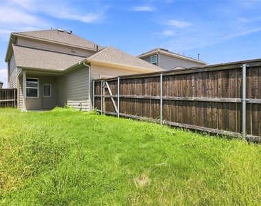102 Gracie Way - Photo Thumbnail 26