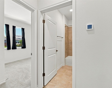 102 Gracie Way - Photo Thumbnail 5