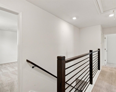 102 Gracie Way - Photo Thumbnail 14