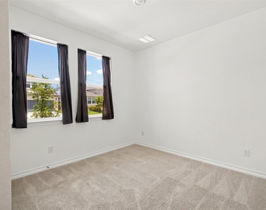 102 Gracie Way - Photo Thumbnail 7