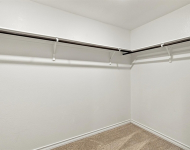 102 Gracie Way - Photo Thumbnail 18
