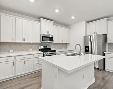 102 Gracie Way - Photo Thumbnail 11