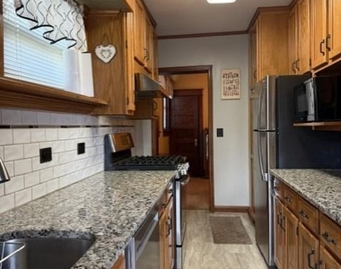 1402 W 8th - Photo Thumbnail 9