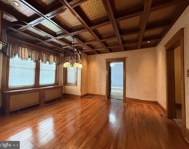 1402 W 8th - Photo Thumbnail 3