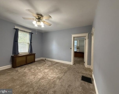 1402 W 8th - Photo Thumbnail 4