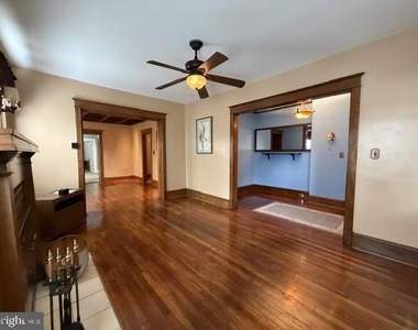 1402 W 8th - Photo Thumbnail 2