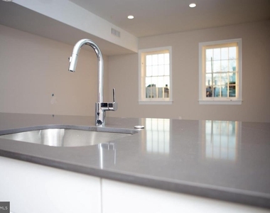 216 W 9th Street - Photo Thumbnail 2