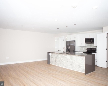 216 W 9th Street - Photo Thumbnail 1