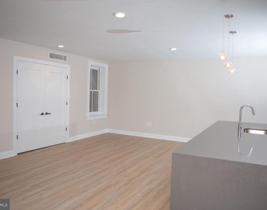 216 W 9th Street - Photo Thumbnail 16