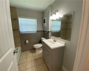 102 E Live Oak St - Photo Thumbnail 7