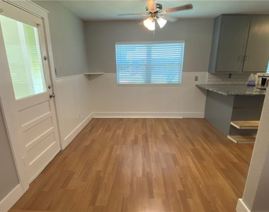 102 E Live Oak St - Photo Thumbnail 6