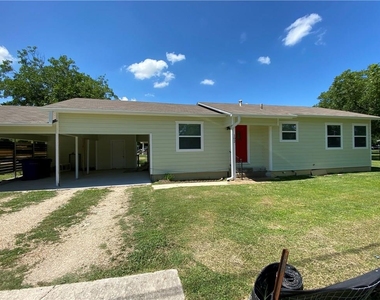 102 E Live Oak St - Photo Thumbnail 13