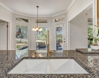 410 Rolling Green Dr - Photo Thumbnail 15