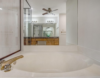 410 Rolling Green Dr - Photo Thumbnail 24