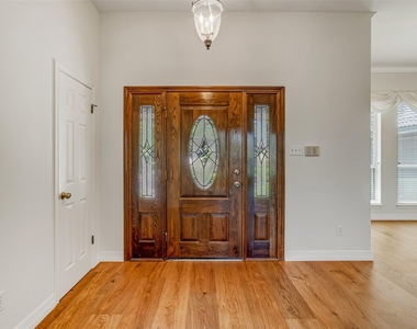 410 Rolling Green Dr - Photo Thumbnail 8